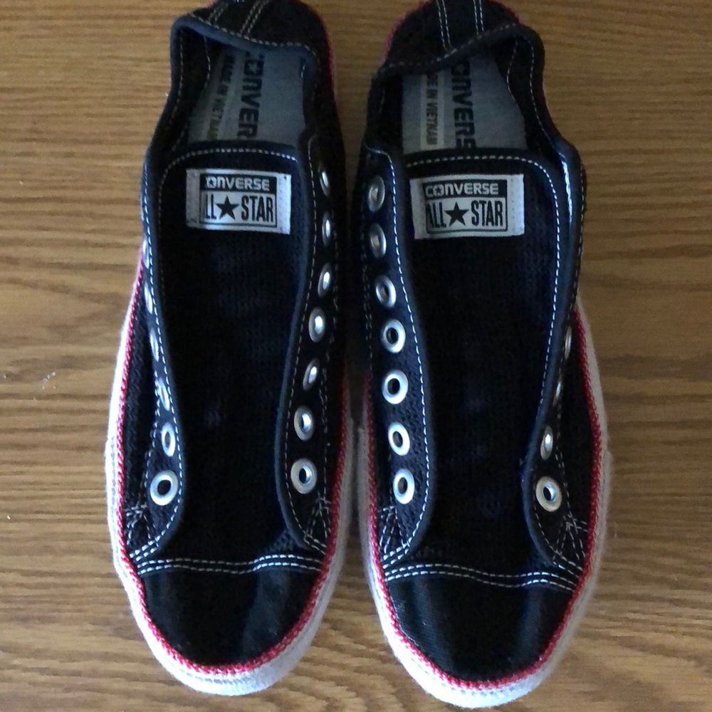 Converse sneakers ( no laces )